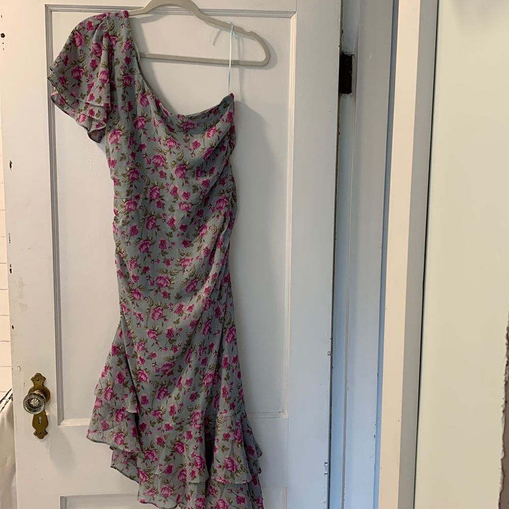 Astr the label floral one shoulder dress
